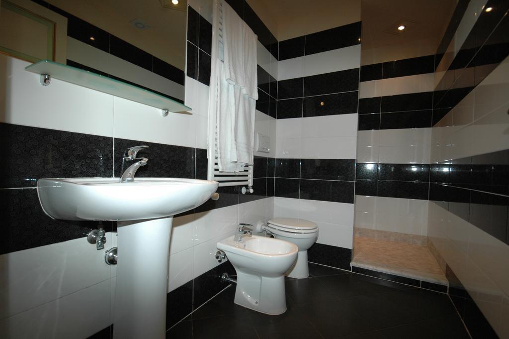 Dimora Dei Guelfi Luxury Rooms Лукка Екстер'єр фото