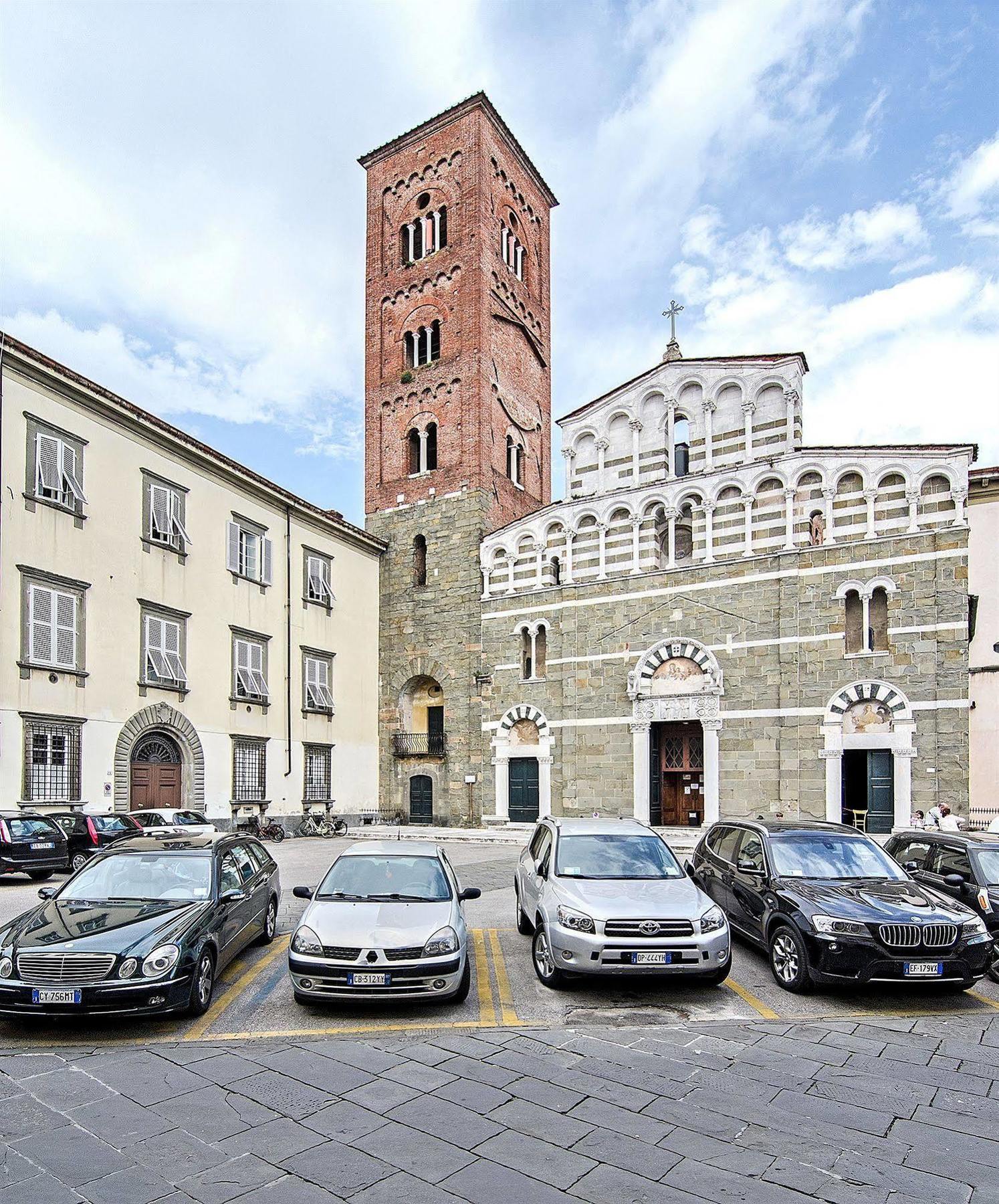 Dimora Dei Guelfi Luxury Rooms Лукка Екстер'єр фото