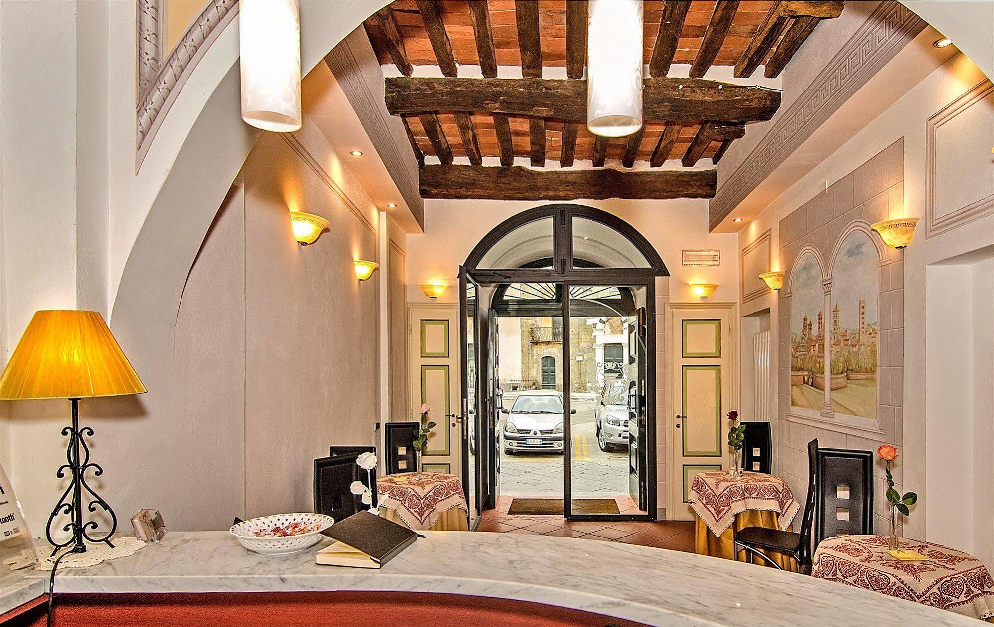 Dimora Dei Guelfi Luxury Rooms Лукка Екстер'єр фото
